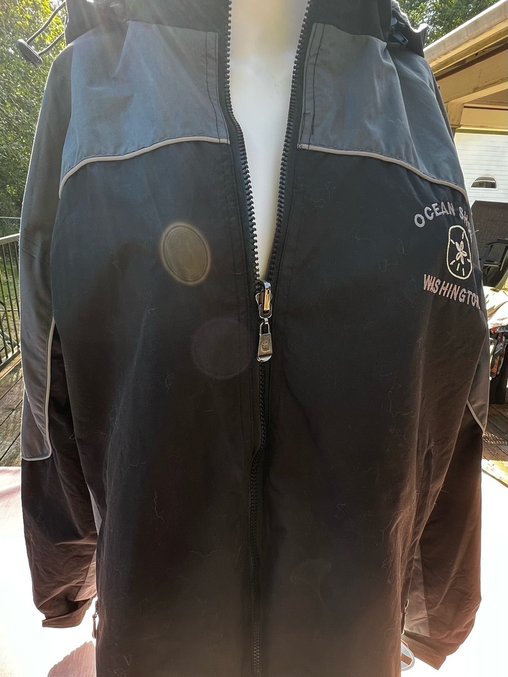 Ocean Shores Washington Women's Black & Gray Ski Jacket with Hood. Size L. NWT.